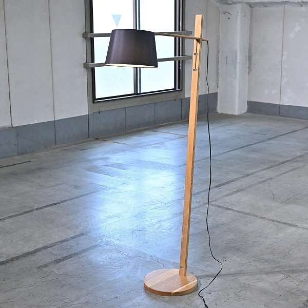 BoConcept 「Woody Floor/ウッディフロア」スタンドライト オーク無垢材 照明 北欧スタイル ナチュラル 高さ調整 寝室の商品写真