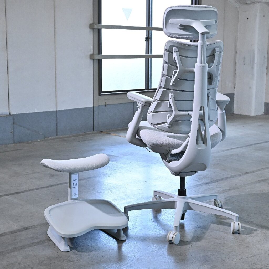 LiberNovo 「Omni/オムニ」電動ワークチェア フットレスト 1人掛け キャスター PC オフィス 事務 書斎の商品写真