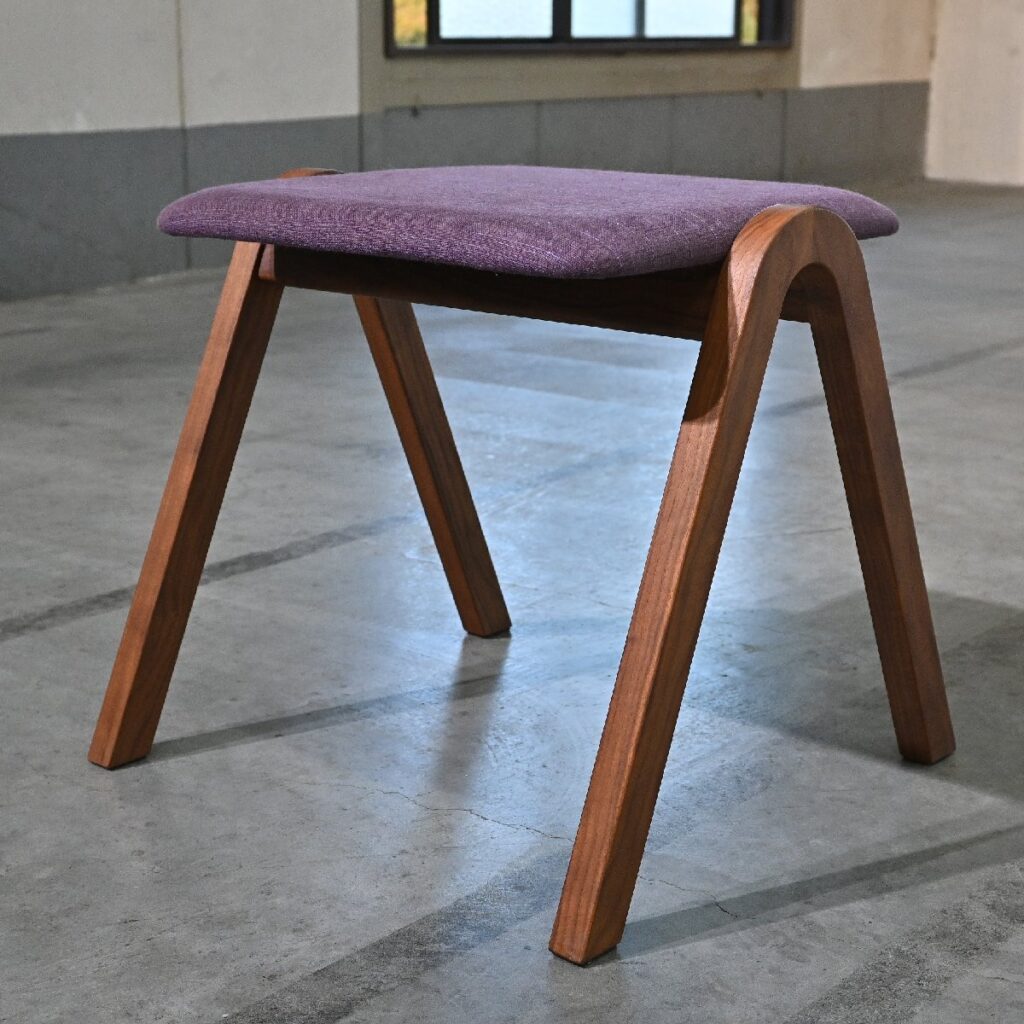 宮崎椅子製作所 「A stool/エー」スツール ウォールナット無垢材 スタッキング 腰掛け 足置き 玄関 リビングの商品写真