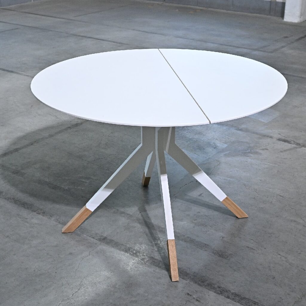BoConcept 「Billund/ビルン」ダイニングテーブル オーク無垢材 バタフライ リビング 折りたたみ モートン・ゲオーセン ボーコンセプトの商品写真