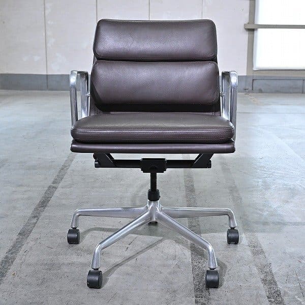 Hermanmiller ハーマンミラー 「イームズソフトパッドチェア」A 本革 マネージメント アルミ ミッドセンチュリー 書斎 椅子の商品写真