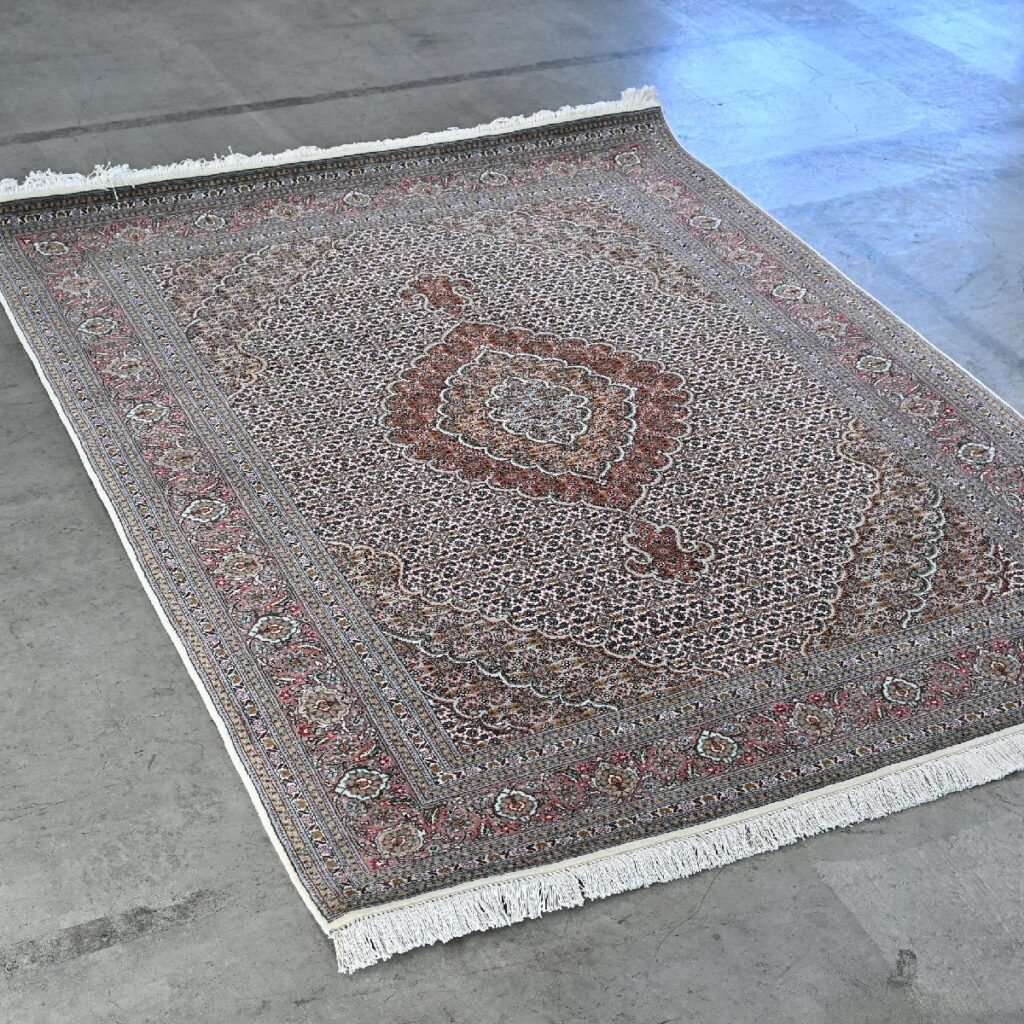 ペルシャ絨毯 手織り ウール シルク イラン タブリーズ産 マヒ柄 ラグ カーペットの商品写真