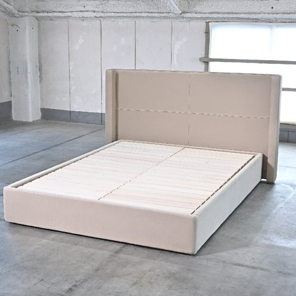 Roche Bobois 「RIVE DROITE/リヴ ドロワット」クイーンサイズ ベッド クリストフデルクール Queen 寝室の商品写真