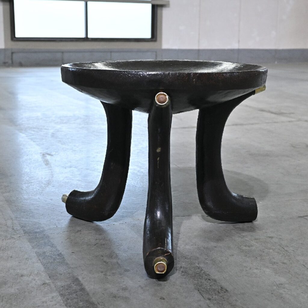 民族家具「Oromo Stool / オロモスツール」B アフリカン 腰掛け サイドテーブル 花台 飾り台の商品写真