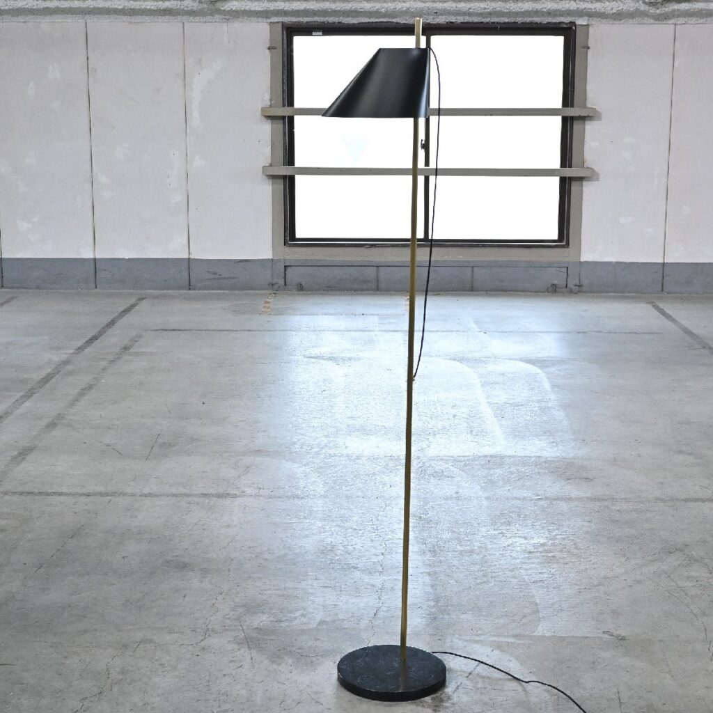 Louis Poulsen 「Yuh Floor Lamp/ユー」フロアスタンド 照明 ライト 電気 リビングの商品写真