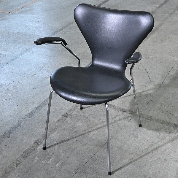 Fritz Hansen 「セブンチェア」アームチェア アルネ・ヤコブセン SERIES 7 一人掛け ダイニング フリッツ・ハンセンの商品写真