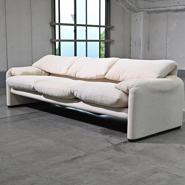 クリーニング済み Cassina 「675 MARALUNGA/マラルンガ」ソファ 3人掛け Vico Magistretti カッシーナ ヴィコ・マジストレッティの商品写真